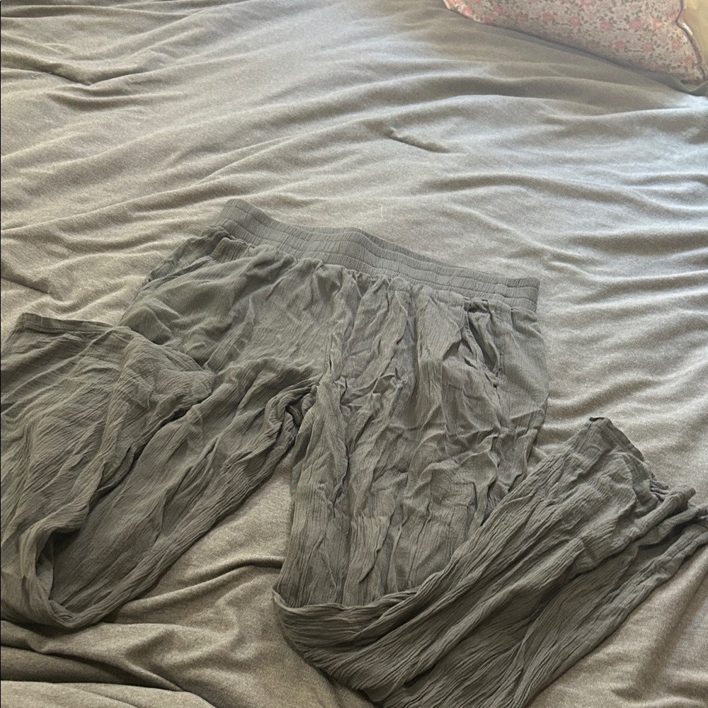 Slinky slacks
